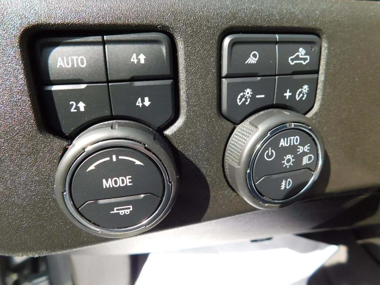 Used 2023 Silver Chevrolet 4WD CREW CAB 147 in LTZ image 34