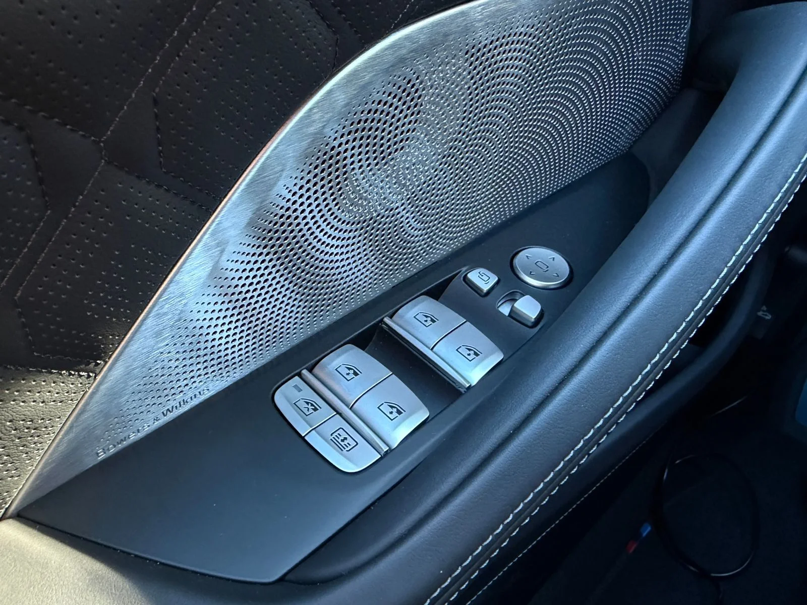 2026 BMW 8 Series M850i - Photo 20