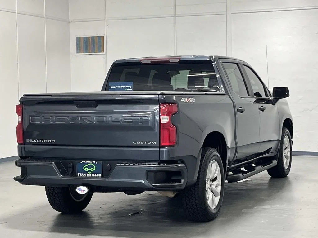Used 2021 SHADOW GRAY METALLIC Chevrolet Custom image 8