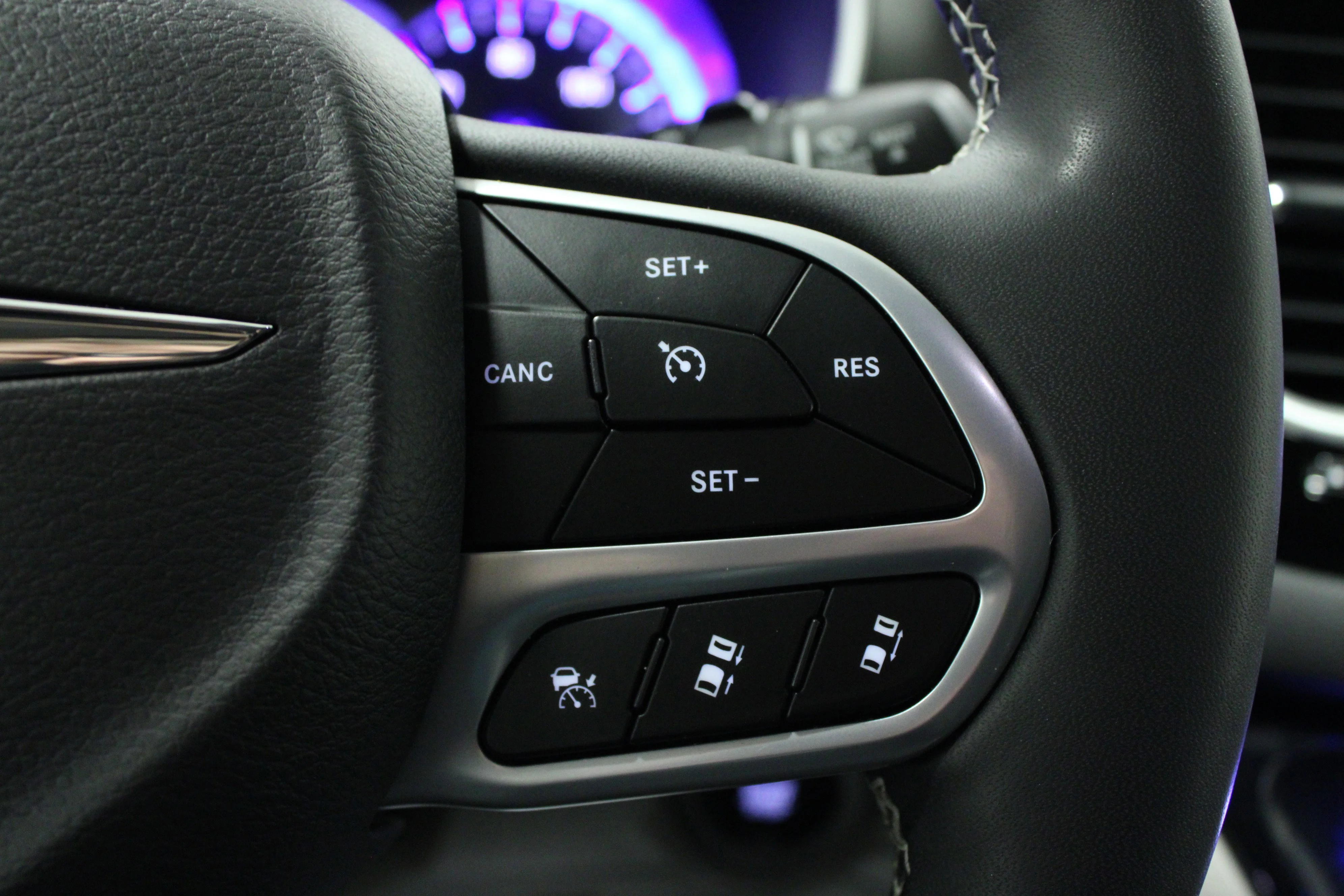 Used 2024 Silver Mist Clearcoat Chrysler Touring L image 22