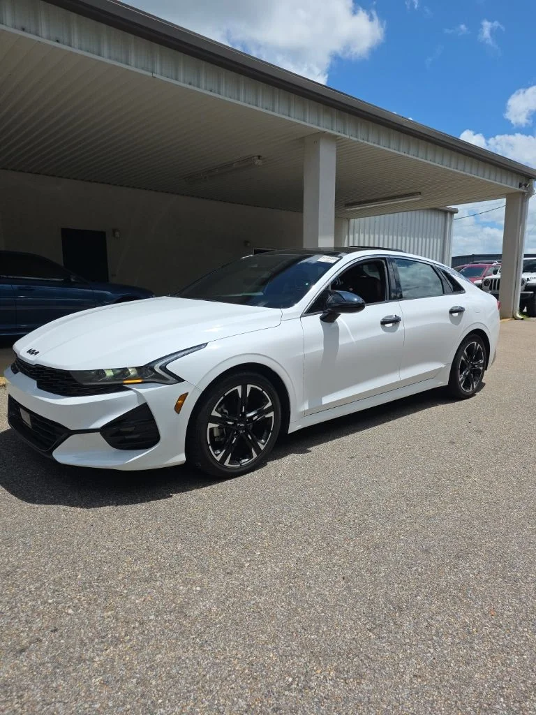 Used 2022 White Kia GT-Line image 1