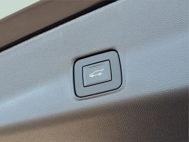 New 2026 Mosaic Black Metallic Chevrolet RS image 26