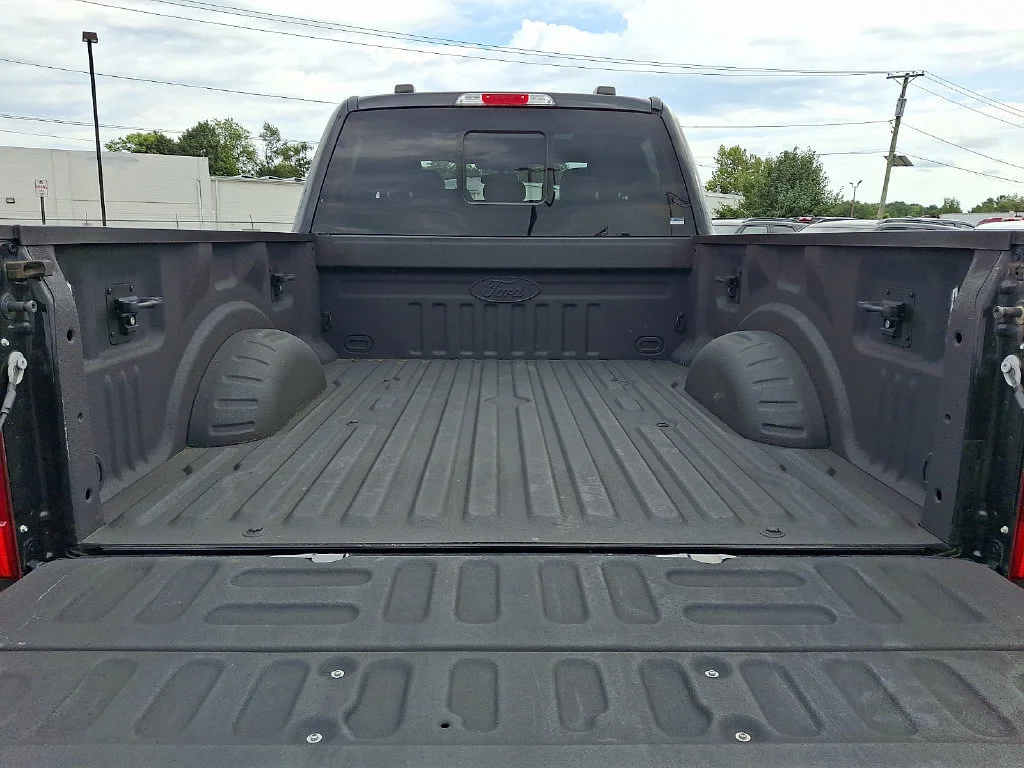 Used 2022 Black Ford LARIAT image 31