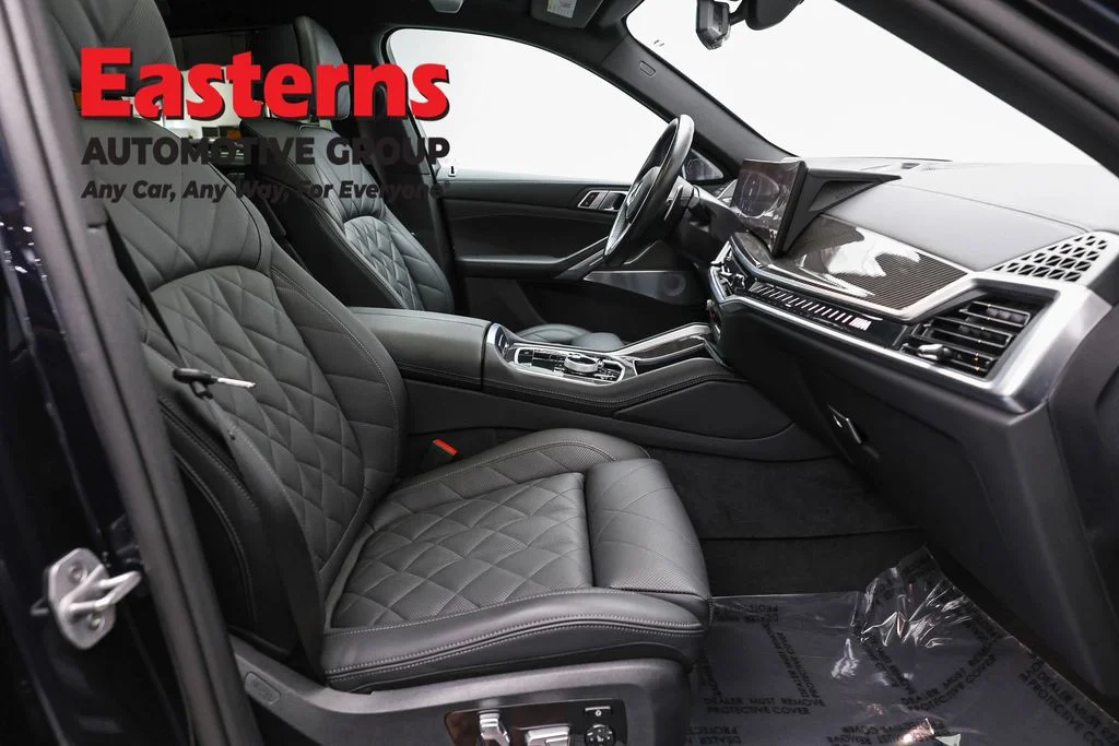 Used 2025 Black BMW M60i image 26