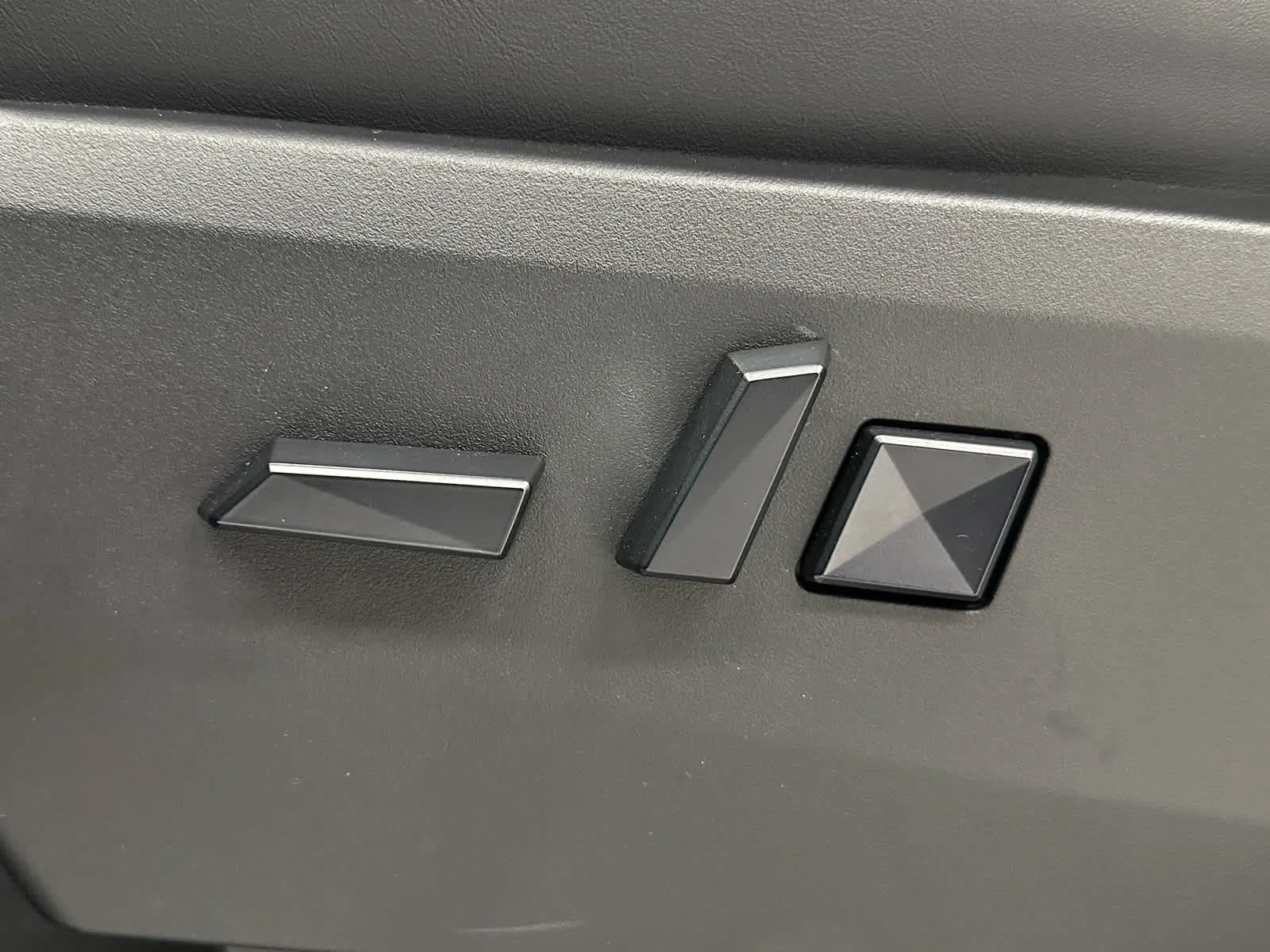 2024 Tesla Cybertruck Base - Photo 12