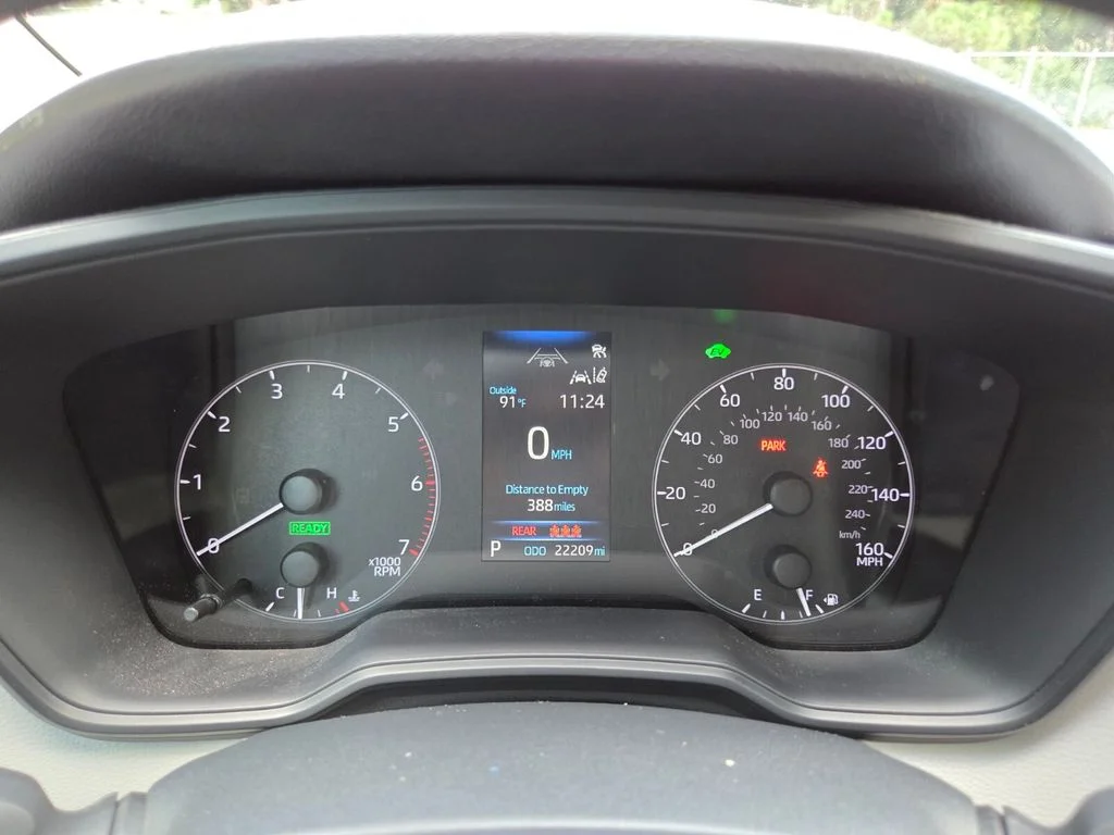 Certified Used 2025 Silver Toyota LE image 31