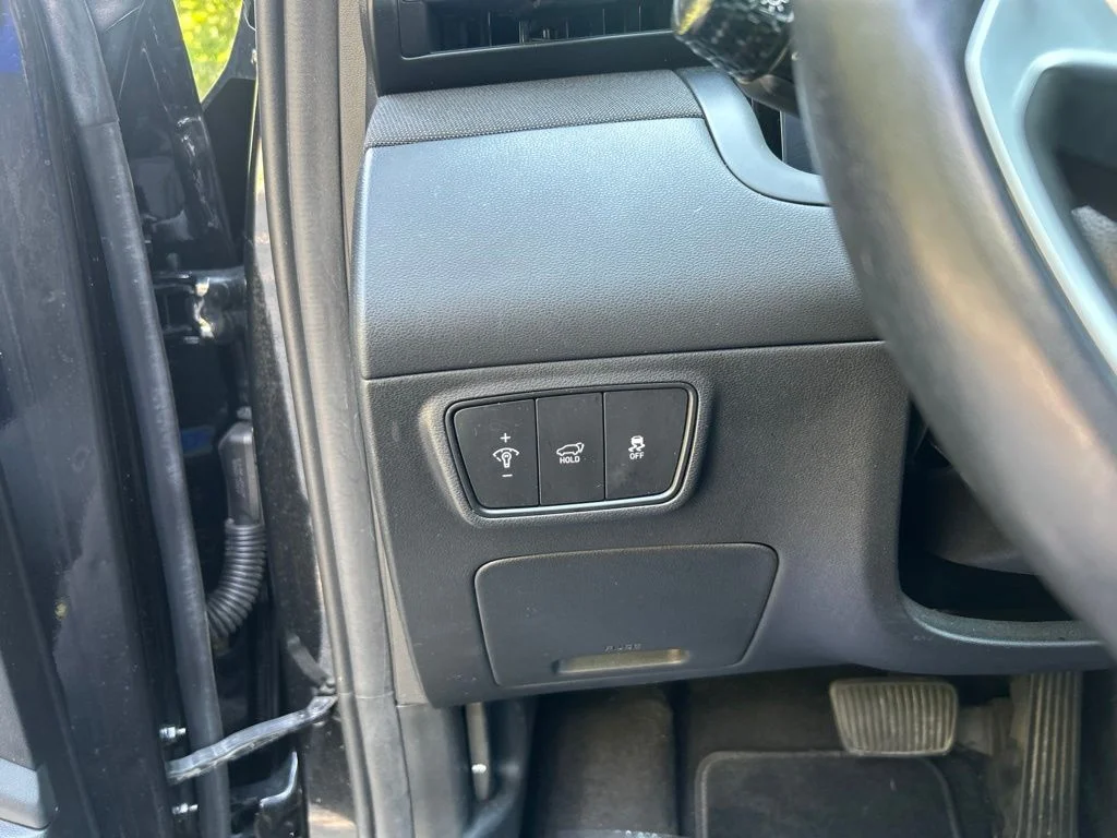 Used 2022 Black Hyundai Limited image 25