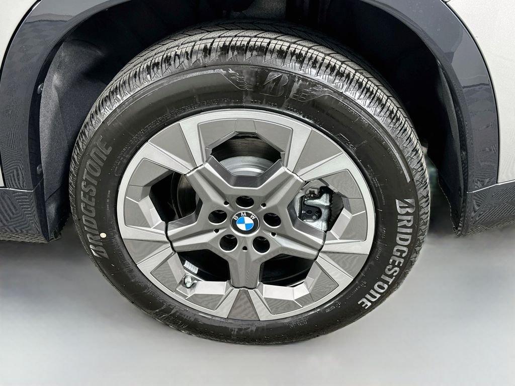 New 2027 Space Silver Metallic BMW xDrive28i image 23