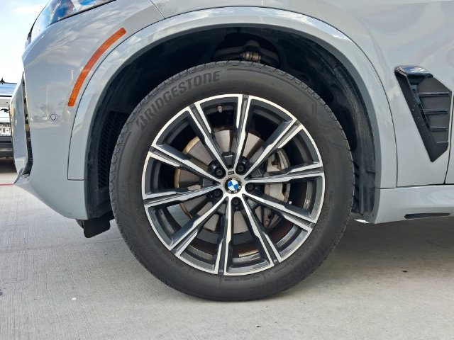Used 2025 Gray BMW sDrive40i image 28