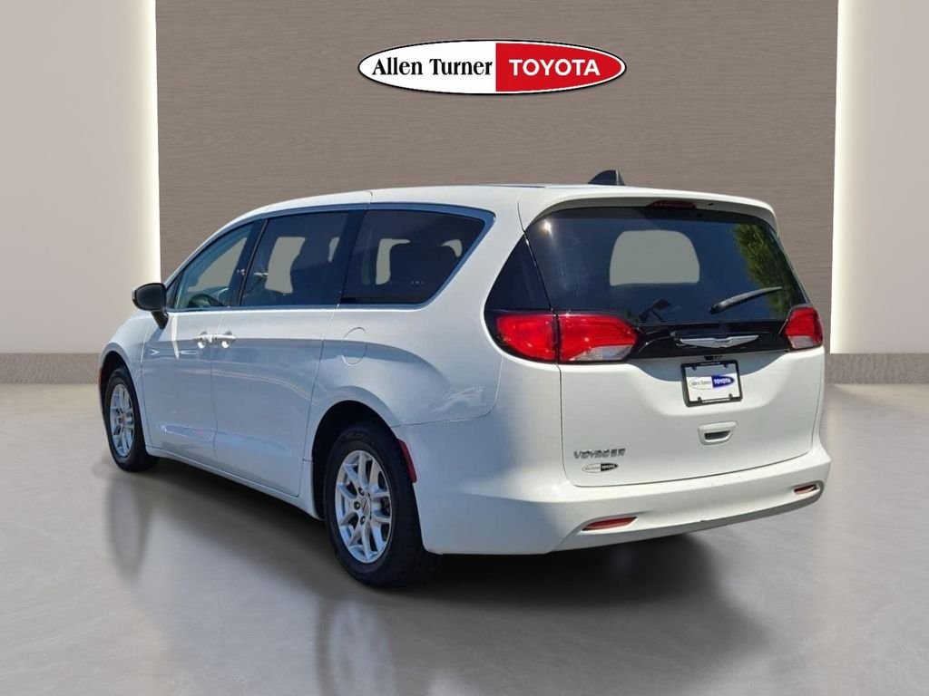 Used 2023 White Chrysler LX image 8