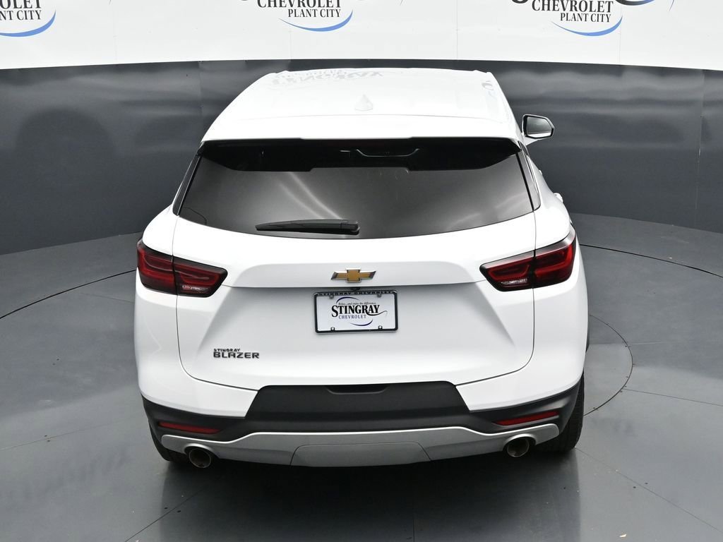 Used 2025 Summit White Chevrolet 2LT image 23