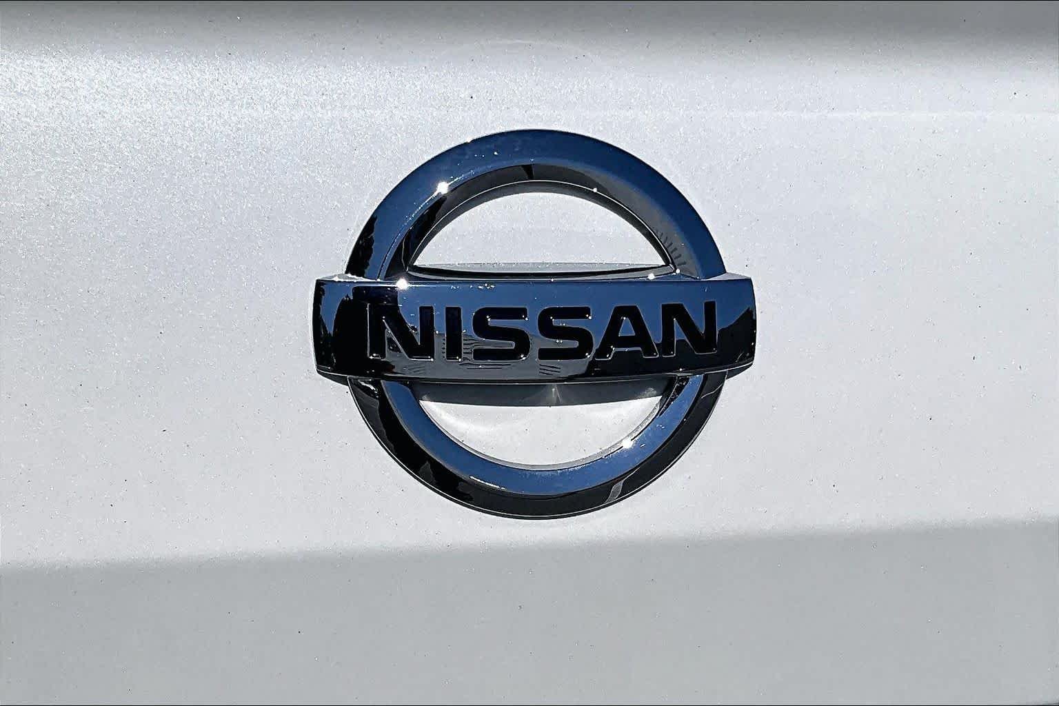 Used 2022 Pearl White Tricoat Nissan 2.5 SR image 31