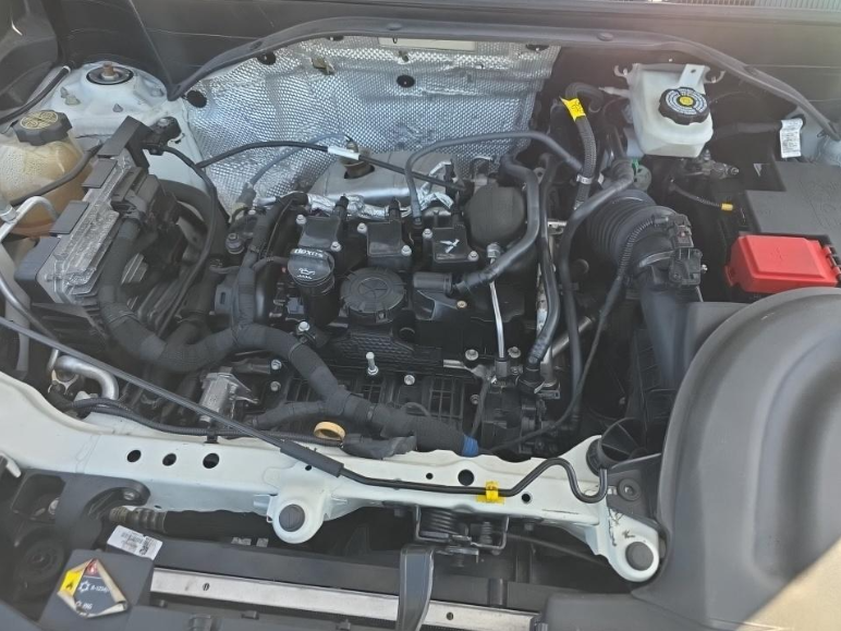 Used 2021 White Buick Essence image 13