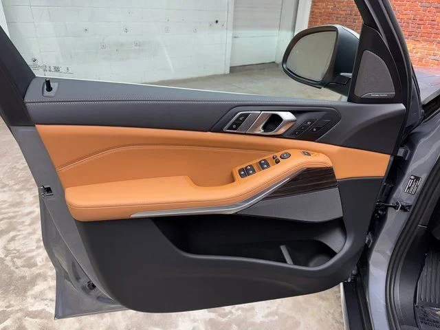 Used 2026 Gray BMW xDrive40i image 10