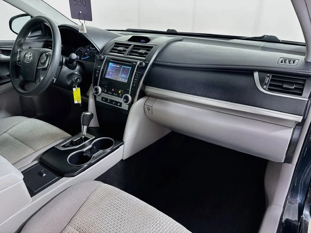 Used 2013 Gray Toyota LE image 31