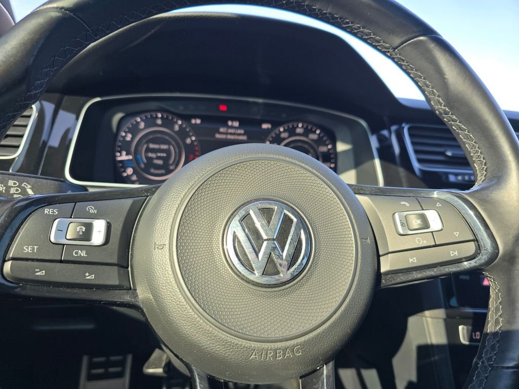 Used 2018  Volkswagen DCC & Navigation 4Motion image 21