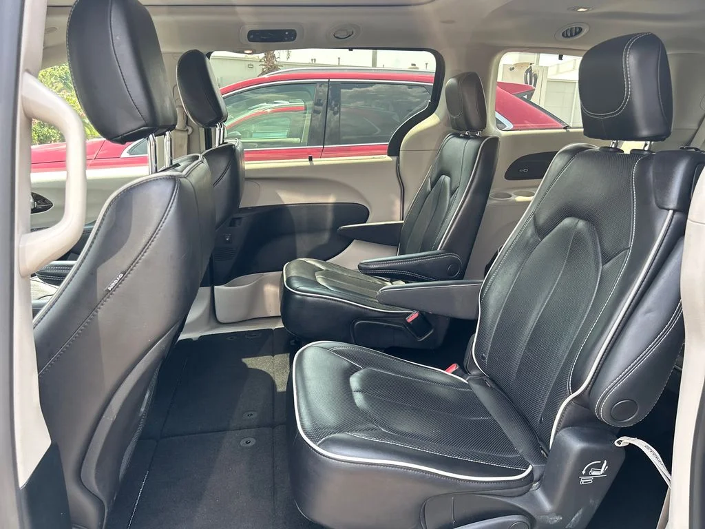 Used 2023 Gray Chrysler Limited image 14