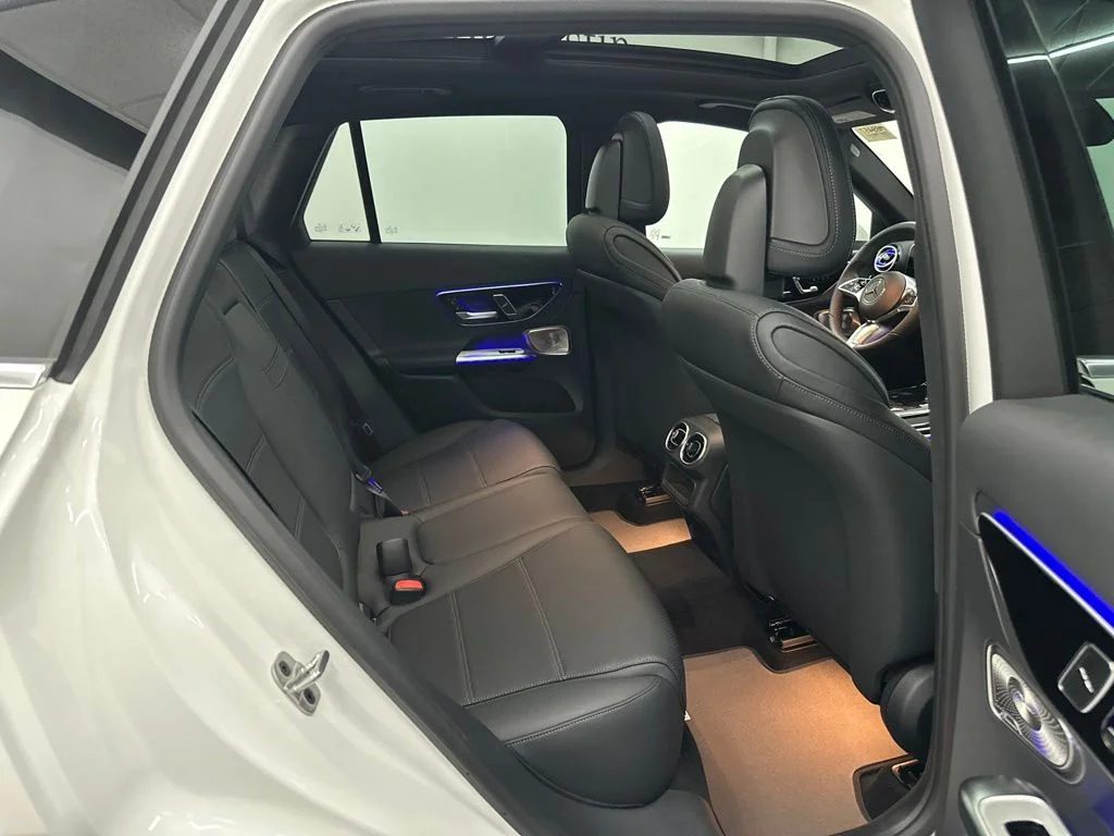 New 2027 White Mercedes-Benz GLC 300 image 24