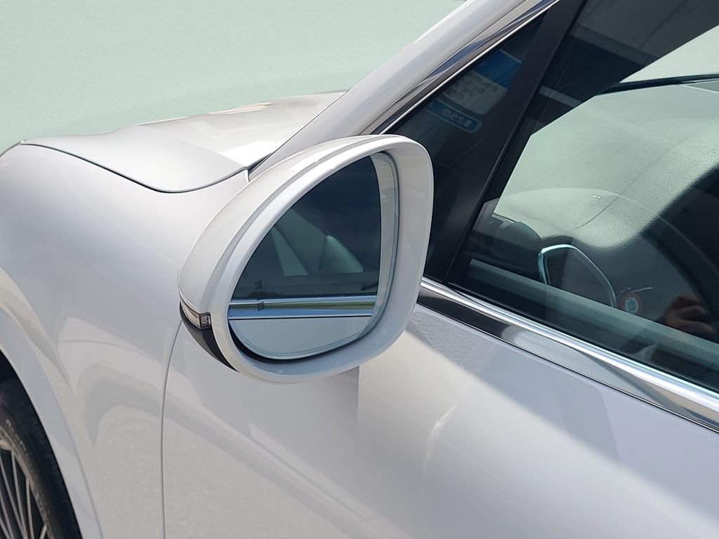 Used 2021  Porsche Base image 26