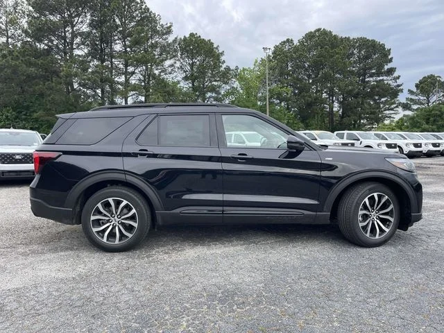 New 2026 Agate Black Metallic Ford ST-Line image 2