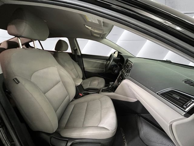 Used 2017 Black Hyundai SE image 13