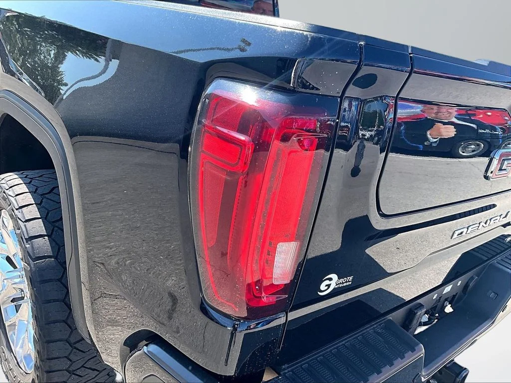 Used 2020 Black GMC Denali image 31