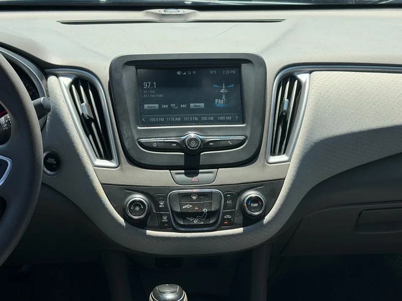 Used 2018 SUMMIT WHITE Chevrolet LS image 13