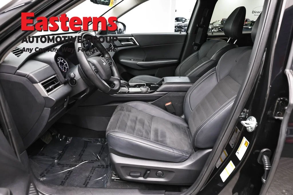 Used 2025 Black Mitsubishi SE image 14