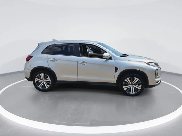 Used 2025 Gray Mitsubishi 2.0 SE image 9