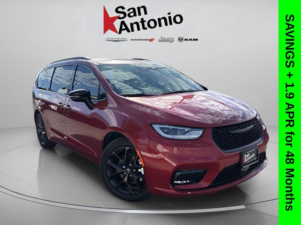 2026 Chrysler Pacifica Select's photo