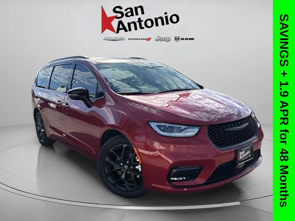 2026 Chrysler Pacifica Select's photo