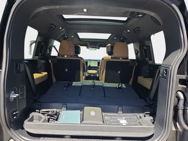 New 2026 Santorini Black Land Rover X-Dynamic SE image 10