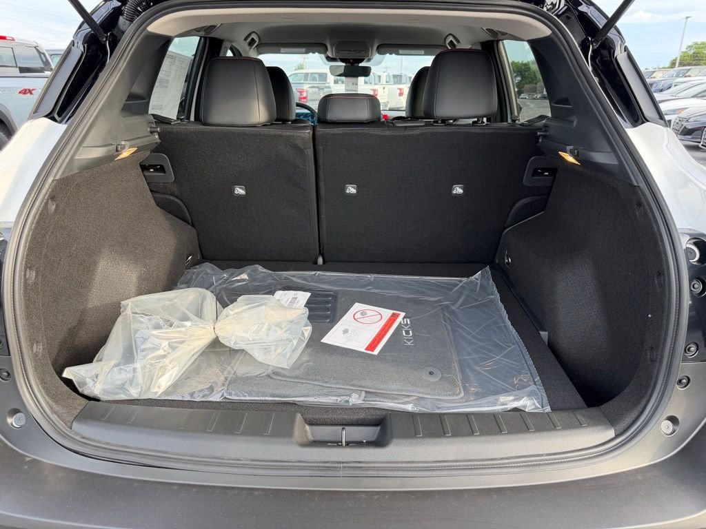 New 2026 Aspen White TriCoat / Super Black Two-tone Nissan SR image 31
