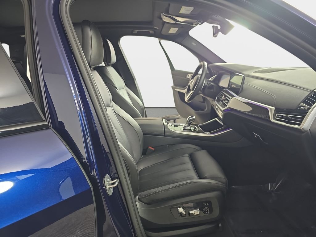 Used 2022 Tanzanite Blue II Metallic BMW M50i image 10
