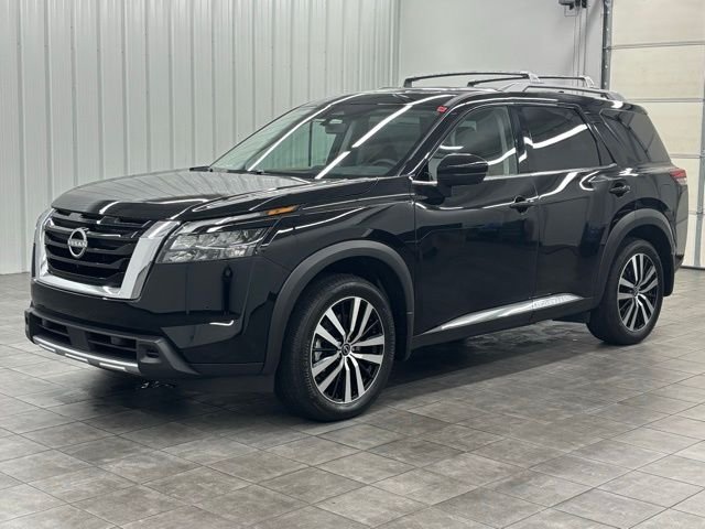 Used 2025 Black Nissan Platinum image 5