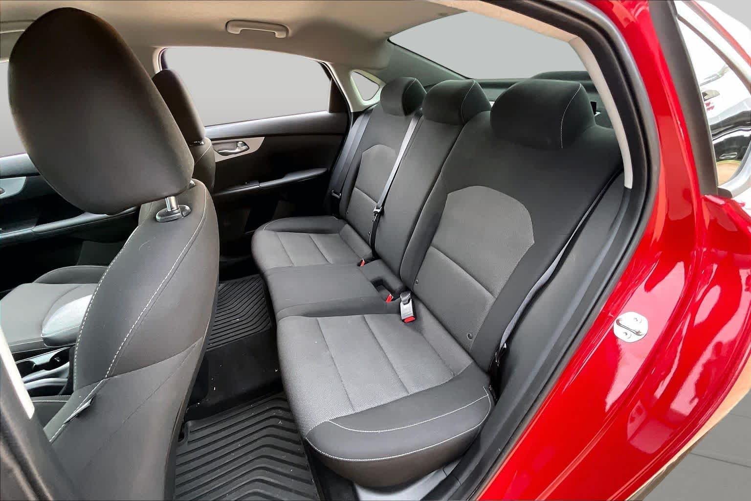 Used 2024 Currant Red Kia LXS image 17
