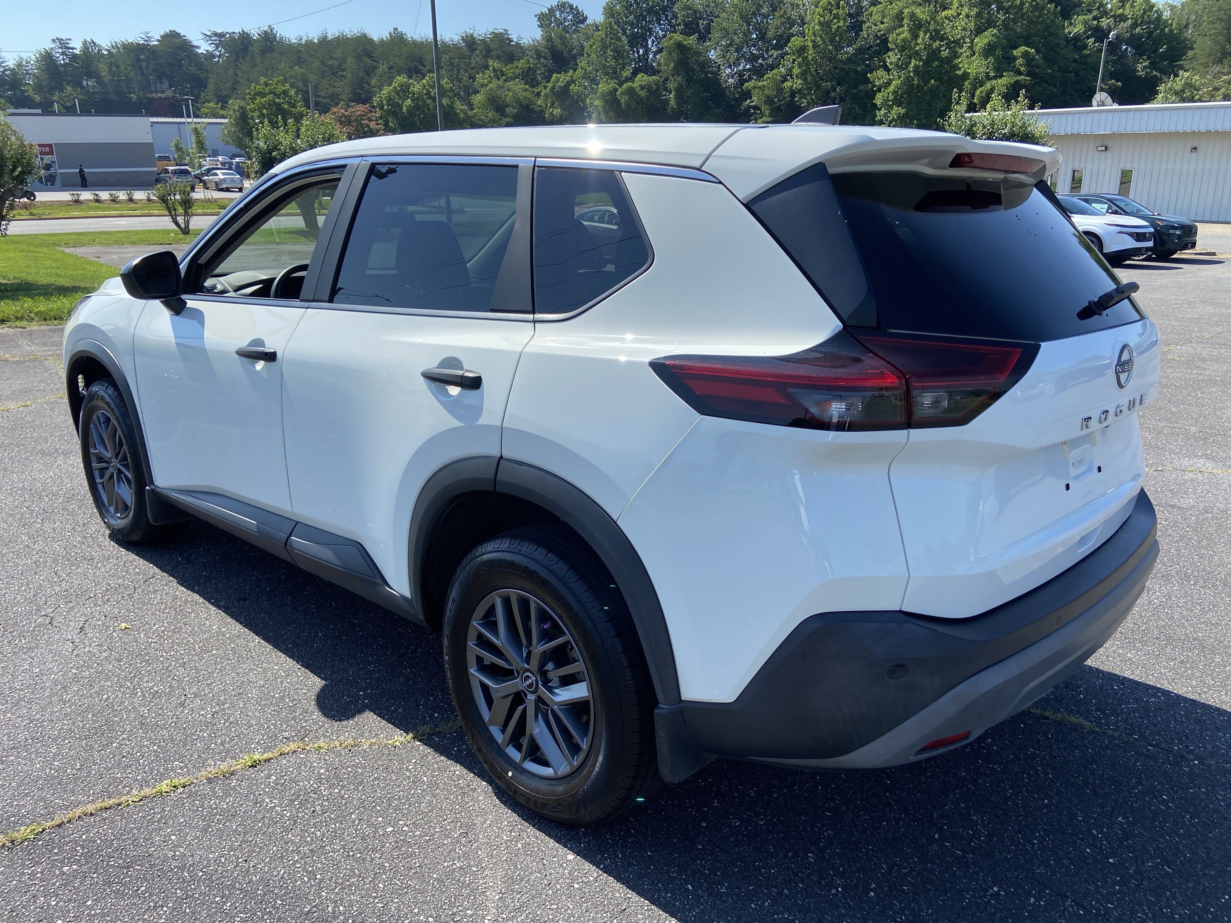 Used 2023 Glacier White Nissan S image 6