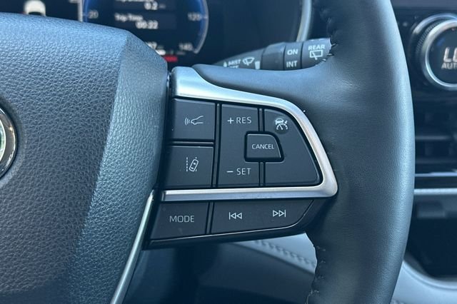 Used 2023 Silver Toyota Platinum image 33