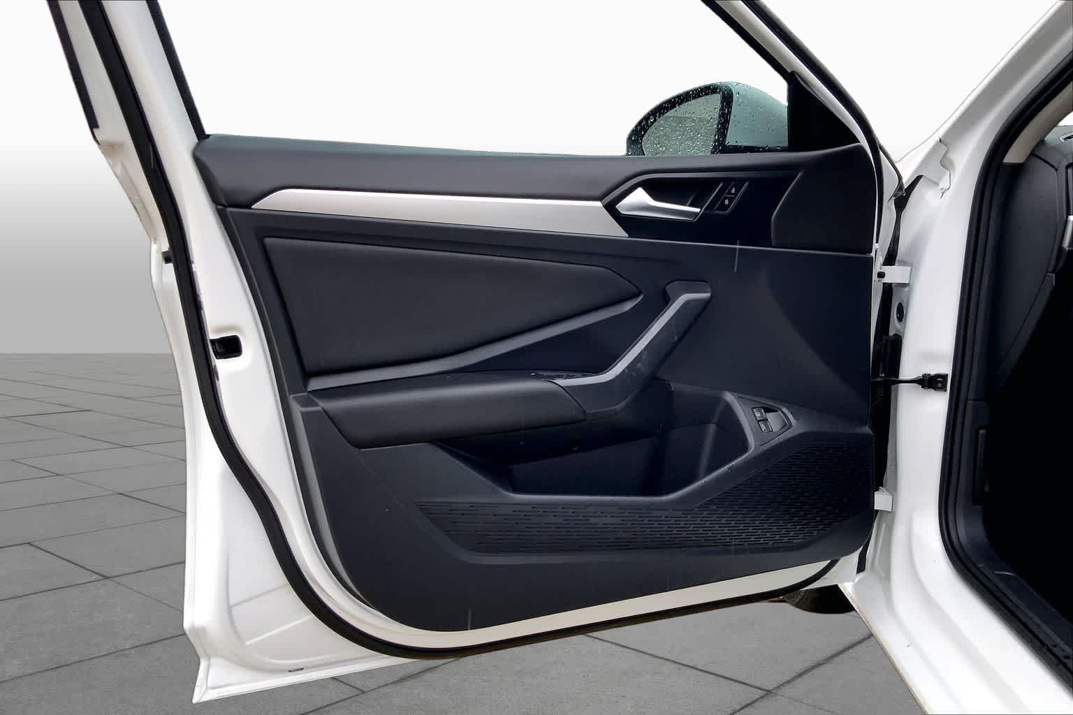 Used 2021 Pure White Volkswagen S image 19