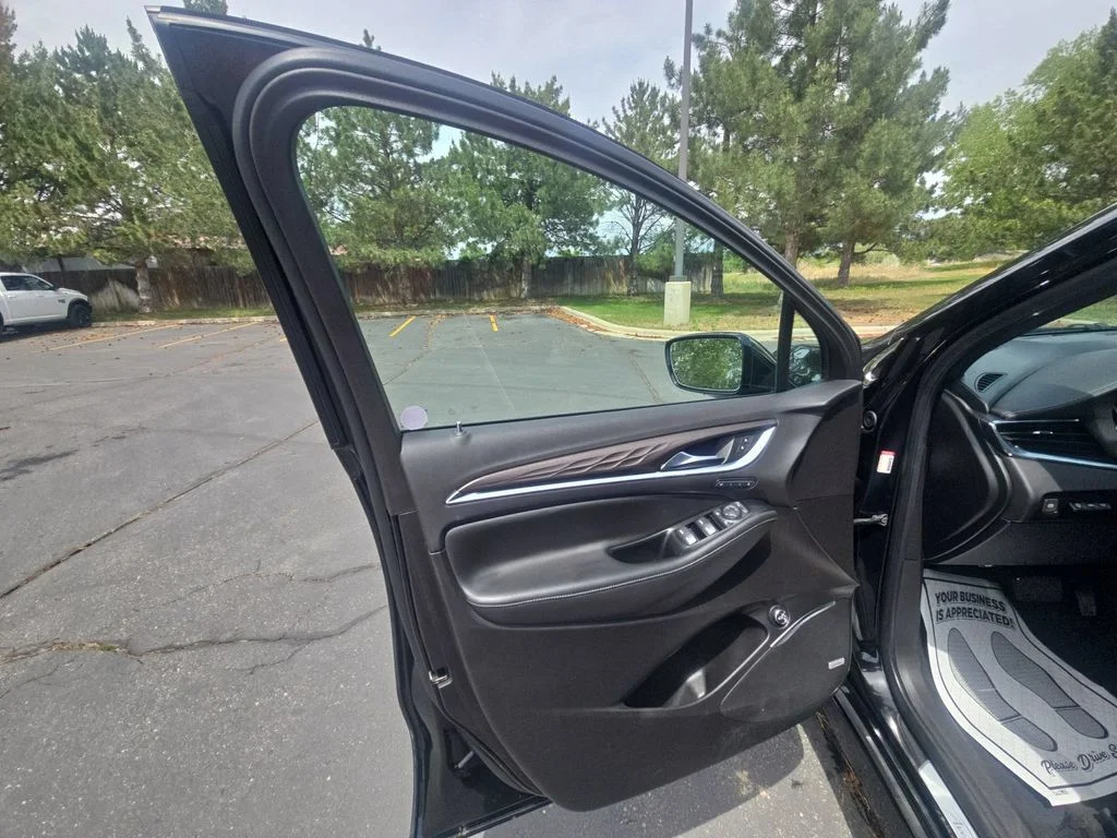 Used 2024  Buick Avenir image 28