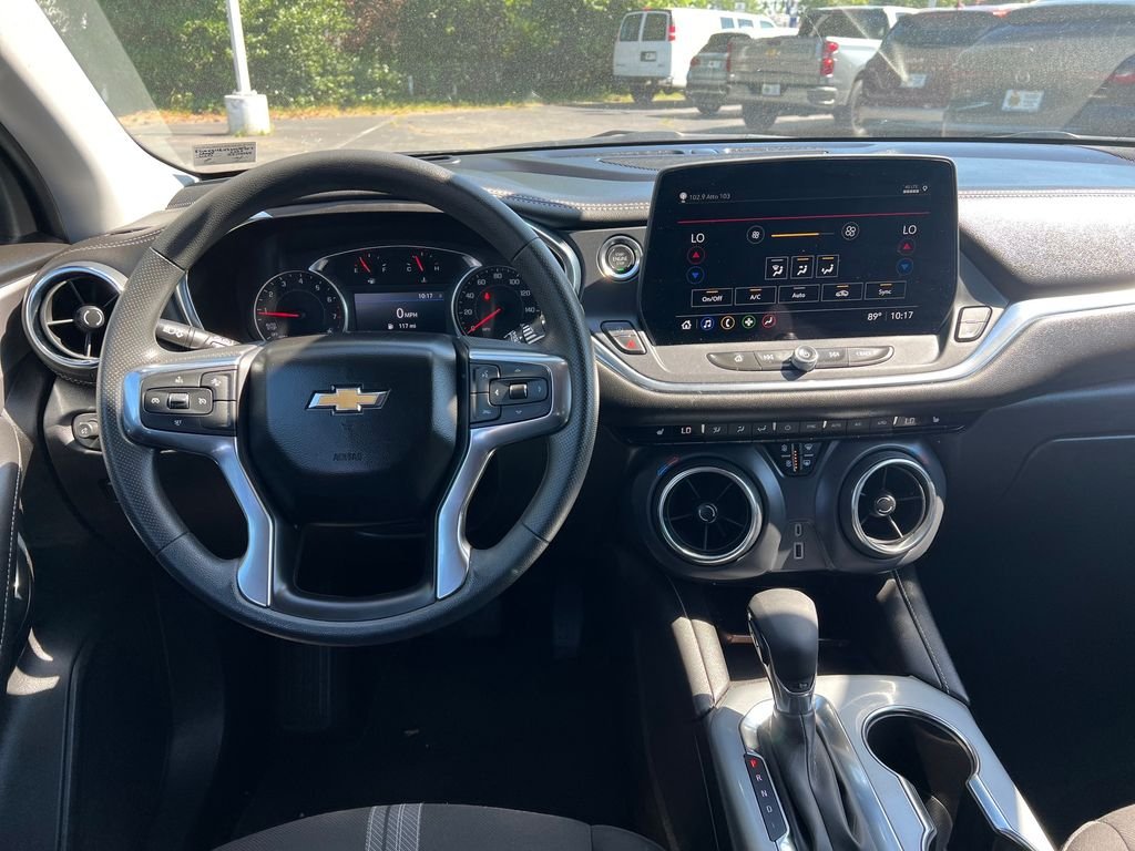 Used 2025 Summit White Chevrolet LT image 18