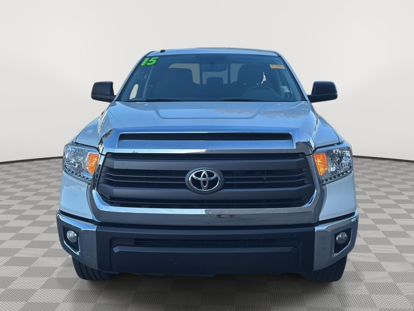 Used 2015 Super White Toyota SR5 image 7