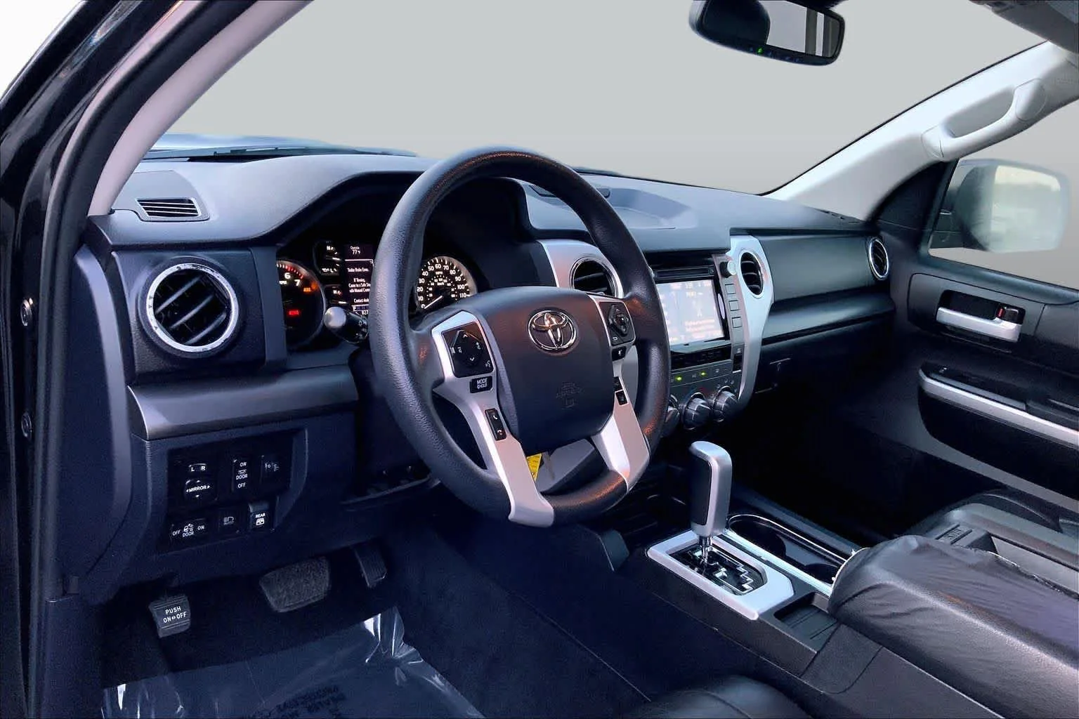 Used 2019 Midnight Black Metallic Toyota SR5 image 17