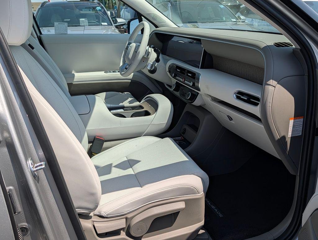 New 2027 Silver Hyundai Blue SEL 7P image 9