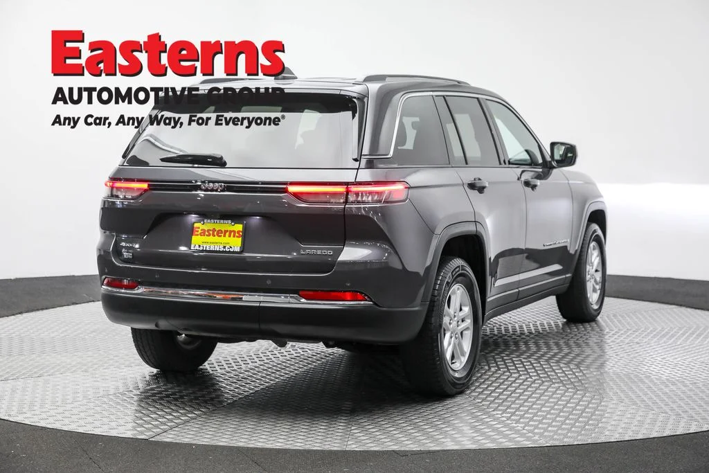 Used 2023 Gray Jeep Laredo image 5