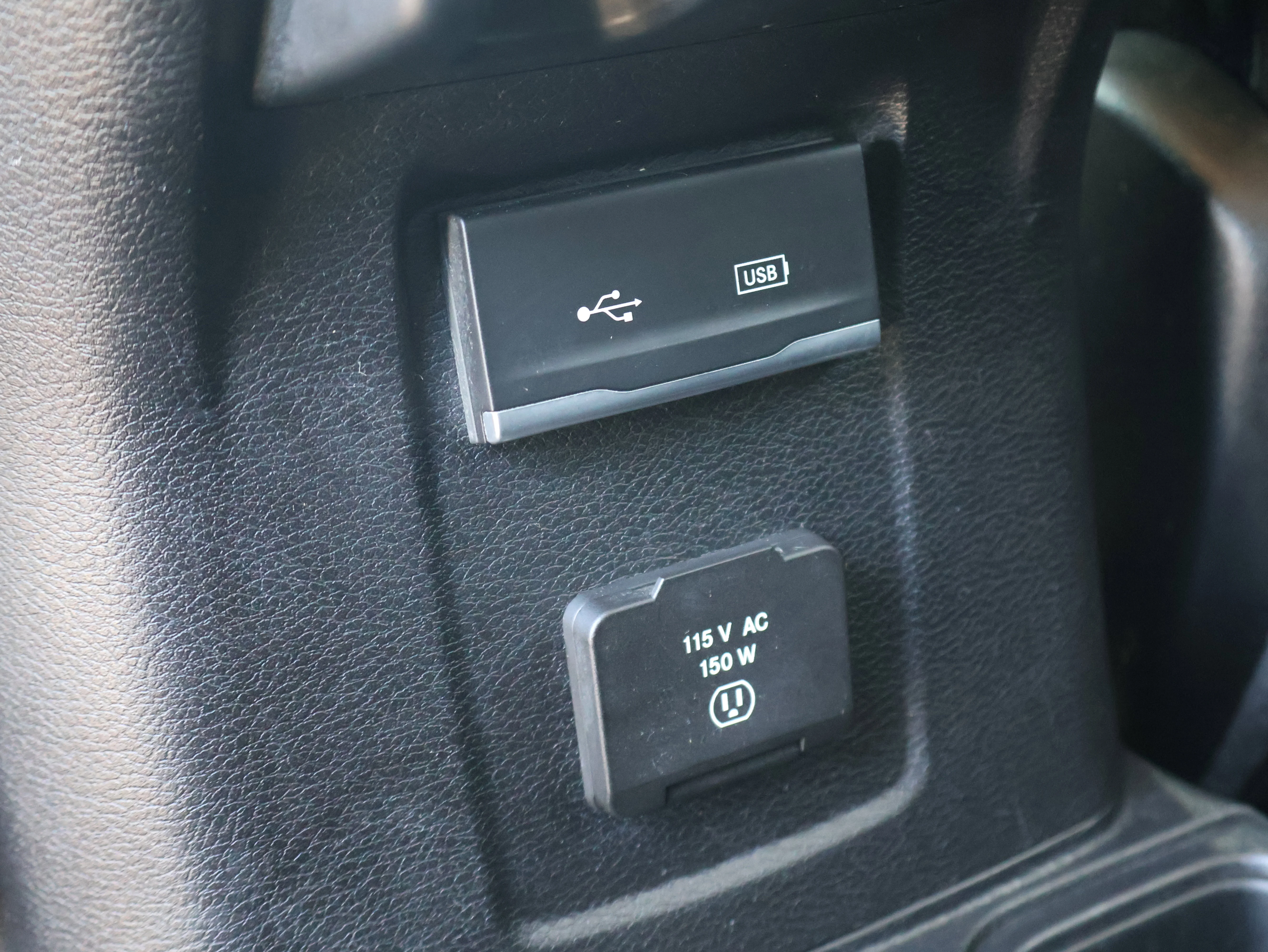 Used 2019 Black Clearcoat Jeep Sahara image 18