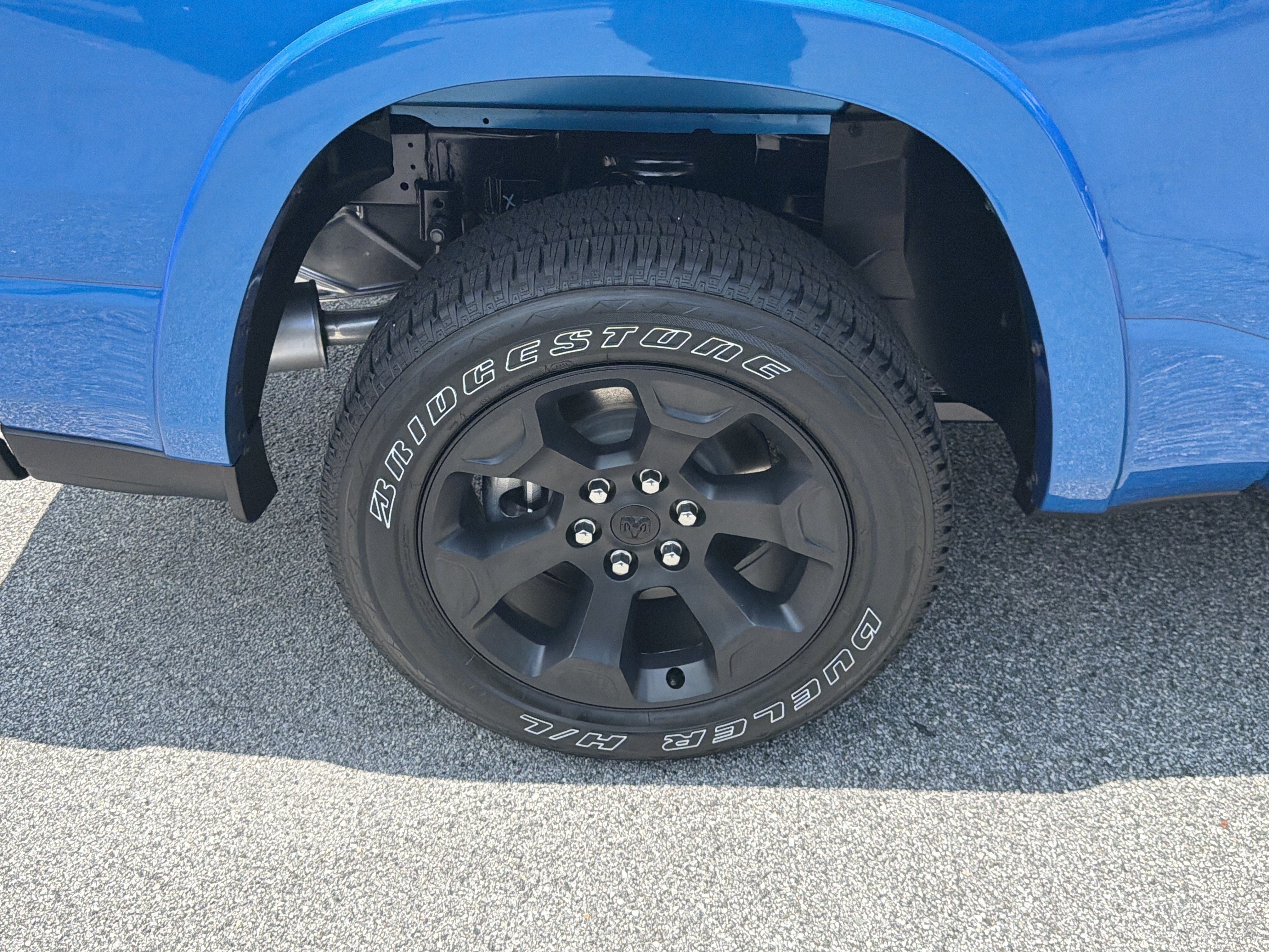New 2026 Hydro Blue Pearl-Coat Exterior Paint RAM Big Horn/Lone Star image 21