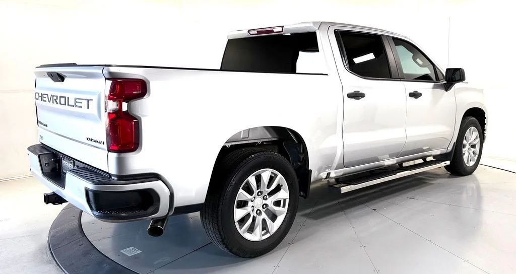 Used 2020 Silver Chevrolet Custom image 4