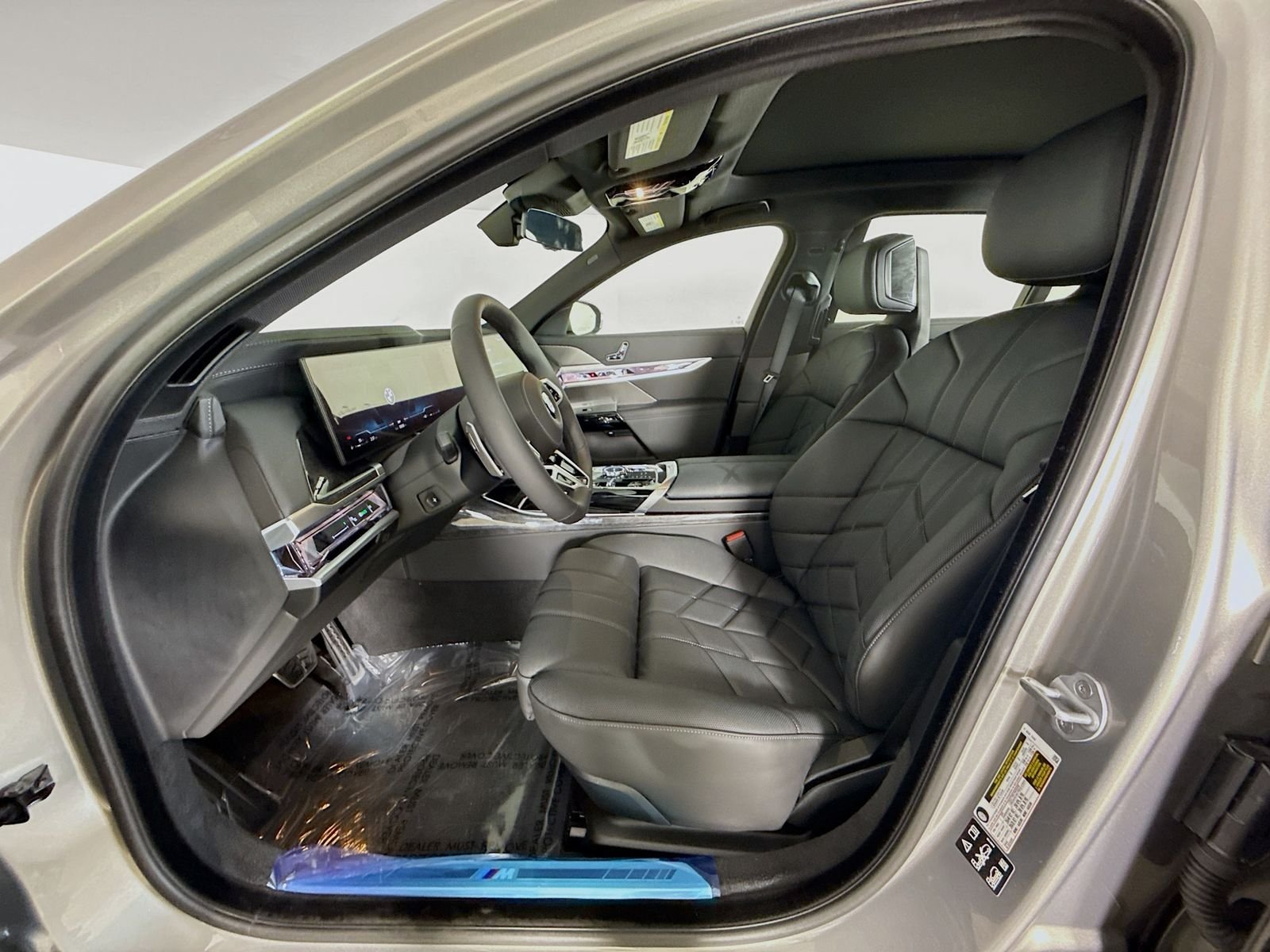 New 2026 Oxide Grey Metallic BMW 760i xDrive image 22