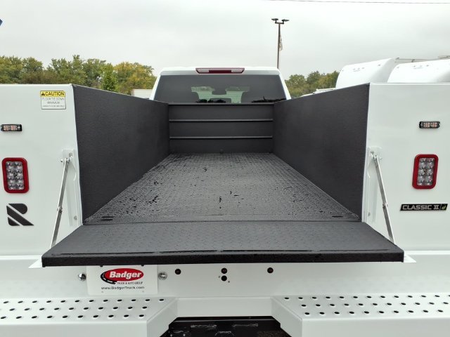 New 2026 Summit White Chevrolet Work Truck image 7